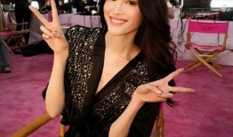 何穗最新爆料新闻报道,揭秘时尚界背后的故事